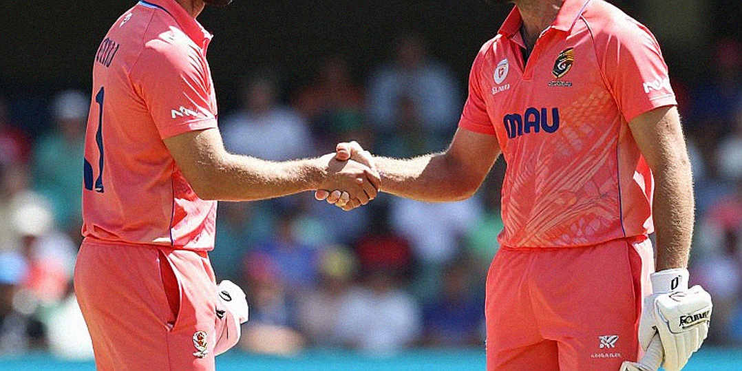 लाहौर की आख़िरी जोड़ी: शादाब खान की 113, हारिस रउफ़ की 19 गेंदें और पाकिस्तान के टॉप ऑर्डर का सच
